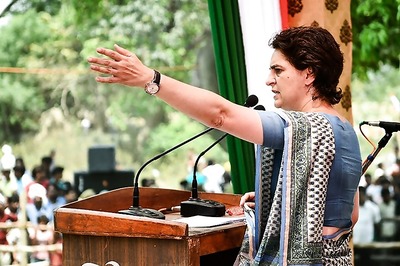 No Basis to Charge Omar Abdullah and Mehbooba Mufti under PSA, Says Priyanka Gandhi