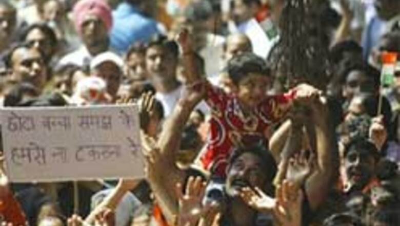 Mob attacks J-K Cong leader | Don't blame Cong: MoS