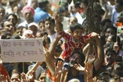 Mob attacks J-K Cong leader | Don't blame Cong: MoS