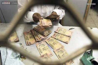 Rupee extends losses for 2nd day vs US dollar, down 10 points to 63.51