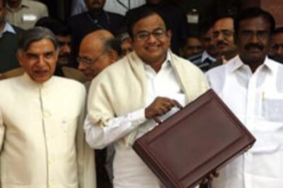 In Pics: Chidambaram presents Union Budget '08