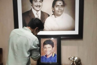 Telugu Star Ram Charan Teja Visits Puneeth Rajkumar's Residence, Says 'He Was a Loving Person'