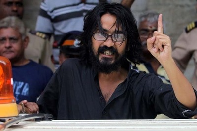 Raj Thackeray comes out in support of cartoonist Trivedi