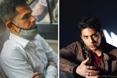 Mumbai: Sameer Wankhede Appears Before CBI in Cruise Drug Bust Bribery Case; Says 'Satyamev Jayate' to Media