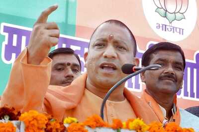 'Where Did 'Bua' Come From?' Yogi Adityanath Tries to Solve 'Relationship Puzzle' of Yadav Family