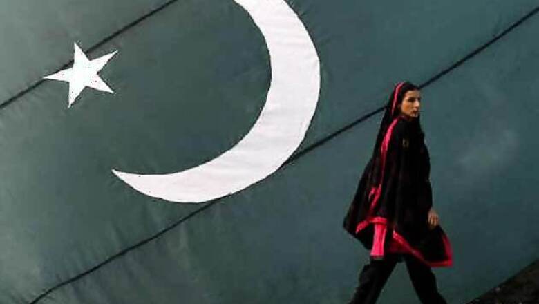 Pakistan court orders police to charge 2 former CIA officials