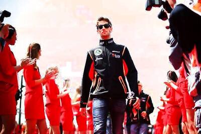 Romain Grosjean cleared to race from third place