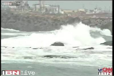 Cyclone Hudhud brings back memories of last year's Phailin