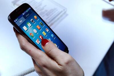 Samsung Galaxy S4 review: Excellent hardware but with feature overload