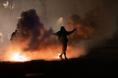 Trump administration in talks with Oregon governor on protests - Pence