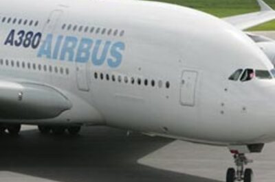 Heathrow greets world's largest aircraft