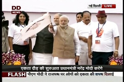 Modi pays tribute to Sardar Patel on his 140th birth anniversary, flags off 'Run for Unity' event