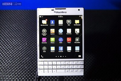 BlackBerry to offer users up to $550 if they dump their iPhones for a Passport