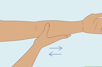 How to Release Carpal Tunnel Syndrome With Massage Therapy