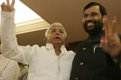 Lalu, Paswan skip PM's meeting, stay with UPA
