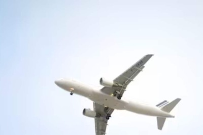 Korean Air Plane 'Strikes' Cathay Aircraft in Japan, No Injuries