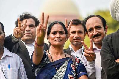 Neighbours of Nirbhaya's Family Cheer, Offer 'Gulab Jamun' After Hanging of Convicts