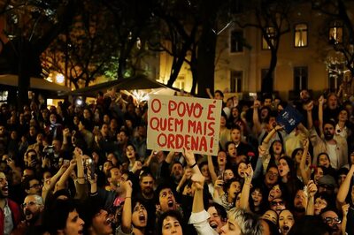 Opinion | Recalling the Event that Triggered Democracy’s Third Wave