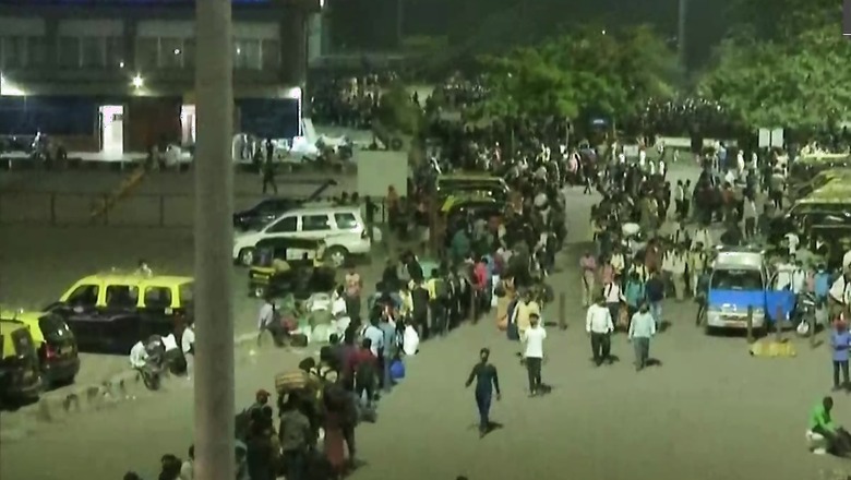 With Curfew Announced in Maharashtra, Migrants Continue to Leave Mumbai