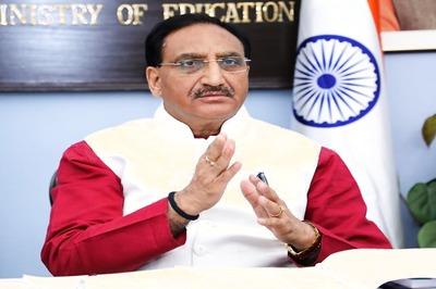 Education Minister to Review COVID Situation, Discuss Roadmap for Online Classes