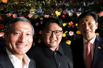 Kim Jong Un Clicks Selfies on Late Night Tour of Singapore, Surprises Crowd