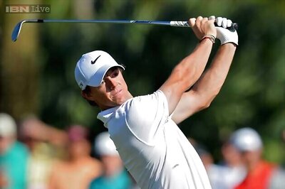 Rory McIlroy builds a 4-shot lead at British Open
